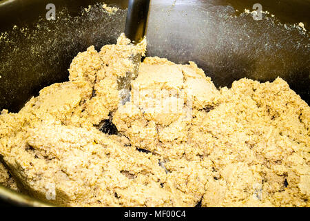 Miso, traditionelle Japanische würzen, in Deutschland hergestellt, handwerkliche Herstellung der ersten Deutschen Miso in Schwarzwald, Deutschland Stockfoto