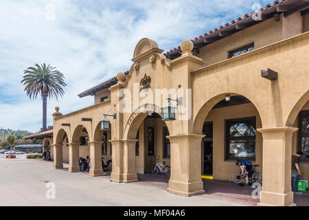 Das historische Santa Barbara, Kalifornien Bahnhof mit der spanischen Renaissance Architektur. Stockfoto