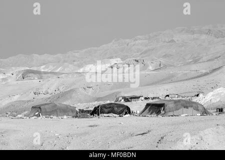 Totes Meer, Jordanien - 24. Dezember 2015: nomadisch lebenden Menschen am Toten Meer Stockfoto