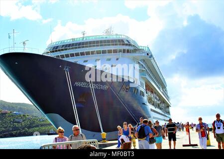 Die marella Discovery (TUI - vormals Thomson) Kreuzfahrtschiff in Road Town Port angedockt auf der Insel Tortola, British Virgin Islands, Februar 2018. Stockfoto