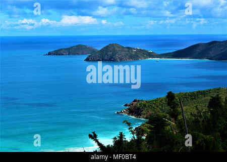 Ein Blick von Oben auf Tortola, British Virgin Islands, der einige der benachbarten Inseln. Februar 2018. Stockfoto