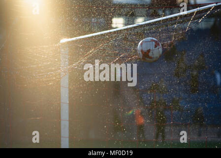 Fußball Fußball sport Tore mit Netz auf dem Feld. Stockfoto