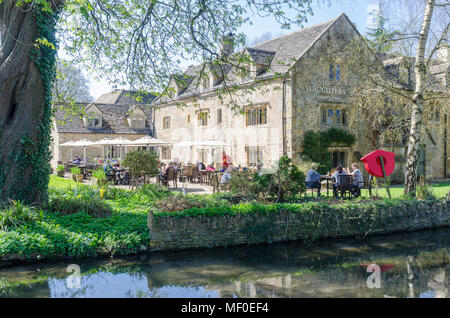 Die Schlachtungen Country Inn Pub in dem hübschen Dorf Cotswold Lower Slaughter in Gloucestershire, VEREINIGTES KÖNIGREICH Stockfoto