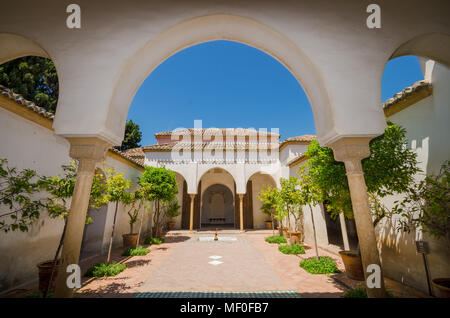 Malaga, Spanien, 29. April 2014: Einrichtung von berühmten Sehenswürdigkeiten Malaga Alcazaba, in Malaga, Andalusien, Spanien. Stockfoto