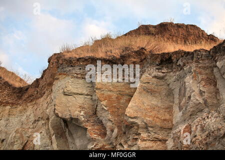 Red Rocks Ansicht von unten auf der Himmel Hintergrund Stockfoto