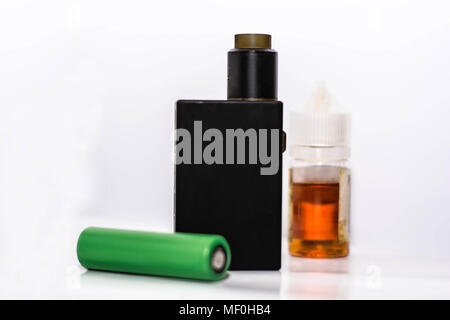 Persönliche Vaporizer mit E Flüssigkeit und Batterie Stockfoto