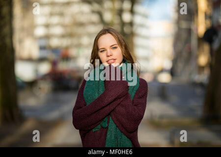 Portrait von ein junges Mädchen im Winter Stockfoto