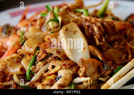 Char Kway Teow von Hawker Center in Singapur Stockfoto