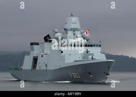 KDM Niels Juel (F 363), eine Iver Huitfeldt-Klasse Fregatte vom Royal Danish Navy betrieben, vorbei an Greenock bei der Ankunft für Übung gemeinsame Krieger 18-1. Stockfoto