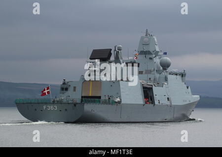 KDM Niels Juel (F 363), eine Iver Huitfeldt-Klasse Fregatte vom Royal Danish Navy betrieben, vorbei an Greenock bei der Ankunft für Übung gemeinsame Krieger 18-1. Stockfoto