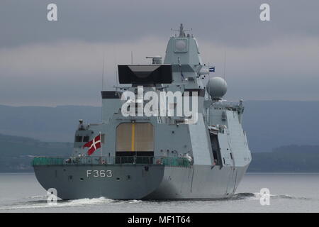 KDM Niels Juel (F 363), eine Iver Huitfeldt-Klasse Fregatte vom Royal Danish Navy betrieben, vorbei an Greenock bei der Ankunft für Übung gemeinsame Krieger 18-1. Stockfoto