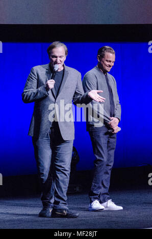 Las Vegas, USA. 24. Jan 2011. Leonardo DiCaprio und Quentin Tarantino betritt die Bühne auf Sony Pictures öffnung Nacht des CinemaCon im Caesars Palace am 23. März 2018 in Las Vegas, NV, USA zu sprechen. Credit: Foto Access/Alamy leben Nachrichten Stockfoto