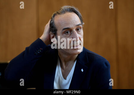 Athen, Griechenland. 24 Apr, 2018. Musik Komponist Alexandre Desplat gibt einen Meisterkurs zu Griechischen junge Musiker. Credit: aristidis Vafeiadakis/ZUMA Draht/Alamy leben Nachrichten Stockfoto