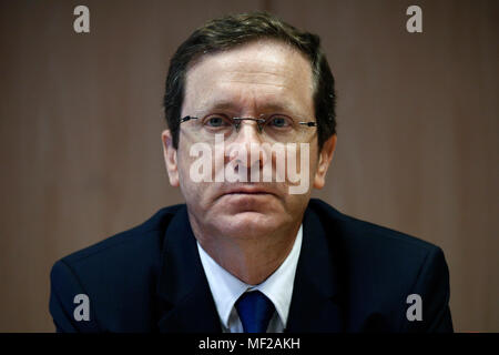 Brüssel, Belgien. 24. April 2018. Der israelische Oppositionsführer und zionistischen Union Vorsitzende Isaac Herzog nimmt in der Debatte über die Beziehungen EU-Israel. Alexandros Michailidis/Alamy leben Nachrichten Stockfoto