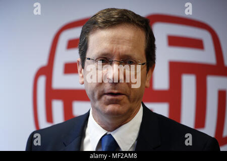 Brüssel, Belgien. 24. April 2018. Der israelische Oppositionsführer und zionistischen Union Vorsitzende Isaac Herzog nimmt in der Debatte über die Beziehungen EU-Israel. Alexandros Michailidis/Alamy leben Nachrichten Stockfoto