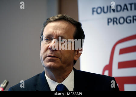 Brüssel, Belgien. 24. April 2018. Der israelische Oppositionsführer und zionistischen Union Vorsitzende Isaac Herzog nimmt in der Debatte über die Beziehungen EU-Israel. Alexandros Michailidis/Alamy leben Nachrichten Stockfoto