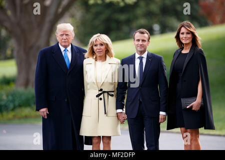 Whashington D.C., DC, USA. 23 Apr, 2018. Us-Präsident Donald Trump (1 L) und die erste Dame Melania Trump (1. R) posieren für Fotos mit der französische Präsident Emmanuel Längestrich (2. R) und seiner Frau Brigitte Längestrich im Weißen Haus in Washington, DC, in den Vereinigten Staaten am 23. April 2018. Credit: Shen Ting/Xinhua/Alamy leben Nachrichten Stockfoto