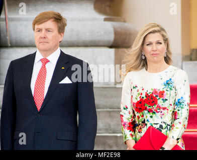 Den Haag, Niederlande. 24 Apr, 2018. Queen Máxima der Niederlande bei Palast Noordeinde in Den Haag, am 24. April 2018, bei der Begrüßung - Zeremonie und die offizielle Foto auf der offiziellen 1 Tag Besuch des Präsidenten von Mexiko Credit: Albert Nieboer/Niederlande/Point de Vue, - KEINE LEITUNG SERVICE · Credit: Albert Nieboer/Royal drücken Sie Europa/RPE/dpa/Alamy leben Nachrichten Stockfoto