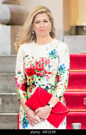 Den Haag, Niederlande. 24 Apr, 2018. Queen Máxima der Niederlande bei Palast Noordeinde in Den Haag, am 24. April 2018, bei der Begrüßung - Zeremonie und die offizielle Foto auf der offiziellen 1 Tag Besuch des Präsidenten von Mexiko Credit: Albert Nieboer/Niederlande/Point de Vue, - KEINE LEITUNG SERVICE · Credit: Albert Nieboer/Royal drücken Sie Europa/RPE/dpa/Alamy leben Nachrichten Stockfoto