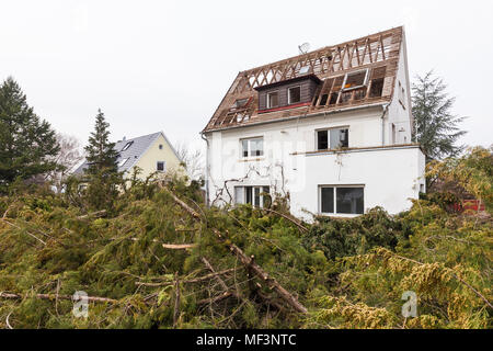 Deutschland, Stuttgart, Abbruch des Einfamilienhauses Stockfoto