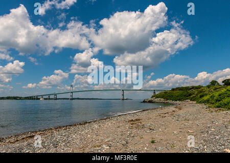 Rose Island Lighthouse in Rhode Island. Der einzige Weg dorthin ist mit dem Boot. Es ist eine schöne Insel mit einem malerischen Leuchtturm. Stockfoto