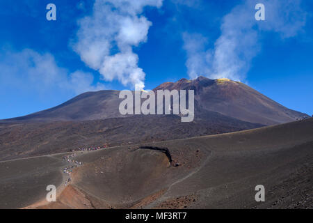 Bin Torre del Filosofo, rauchender Gipfel, Krater, Vulkan Ätna, Catania, Silzilien, Italienisch, Stockfoto