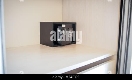 Closeup Bild der kleinen offenen Safe im Zimmer Stockfoto