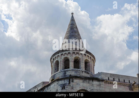 Fisherman's Bastion, eine Terrasse im neo-gotischen und neo-romanischen Stil auf der Budaer Seite der Donau gelegen, auf der Burg in Budapest. Stockfoto