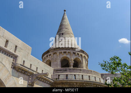 Fisherman's Bastion, eine Terrasse im neo-gotischen und neo-romanischen Stil auf der Budaer Seite der Donau gelegen, auf der Burg in Budapest. Stockfoto