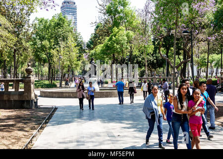 Mexiko-Stadt, mexikanisch, lateinamerikanisch, lateinamerikanisch, ethnisch, historisches Zentrum, Central Park Alameda, öffentlicher Stadtpark, Jungen, männliche Kinder Kind c Stockfoto