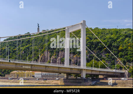Elisabeth Brücke, der Dritte neueste Brücke von Budapest, Ungarn, Anschluss von Buda und Pest über der Donau. Es ist benannt nach Elisabeth von Bava Stockfoto