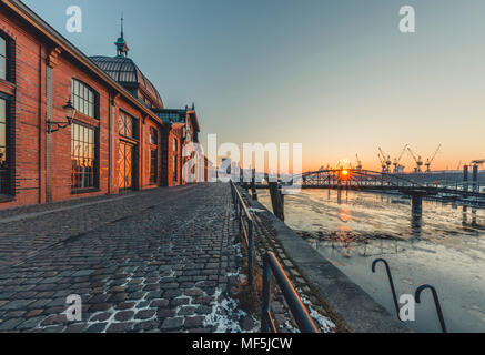 Deutschland, Hamburg, Altona, Fisch Markthalle bei Sonnenaufgang Stockfoto