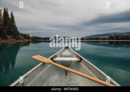 Kanada, British Columbia, Boya Lake, Boya Lake Provincial Park, Kanu Stockfoto