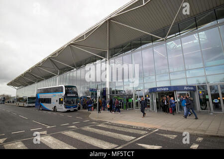 Die Außenseite des Terminal Flughafen Bristol England Großbritannien Stockfoto