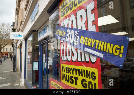 Maplin shop shop schließen und die Reduzierung der Zeichen im Fenster Badewanne Somerset England Großbritannien Stockfoto