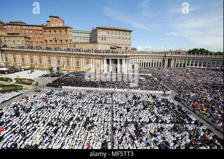 Seligsprechung von Papst Johannes Paul II. auf dem Petersplatz aufgeführten Weltkulturerbe von der UNESCO im Vatikan, Rom, Italien. 1. Mai 2011 © wojciech Strozyk/Al Stockfoto