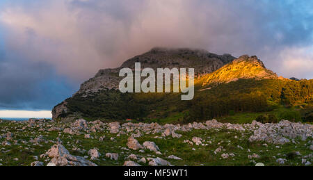 Mount Candina (489 m) - Monte Candina, Liendo Tal, Kantabrien, Spanien, Europa Stockfoto