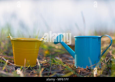 Garten Gießkanne und Eimer Stockfoto