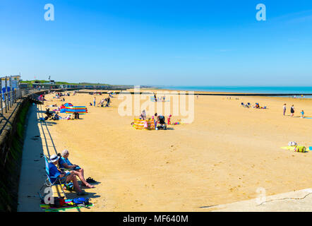 Minnis Bay Birchington an einem warmen sonnigen Tag Stockfoto