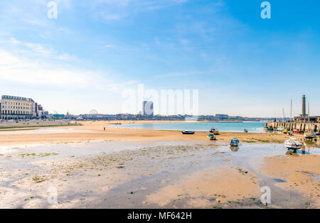 Margate Hafen mit margate Strand im Hintergrund Stockfoto