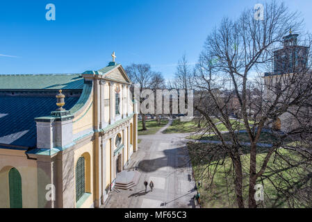 Luftaufnahme von St. Olai Kirche und das olai Park im Frühling in Norrköping, Schweden. Norrköping ist eine historische Stadt in Schweden. Stockfoto