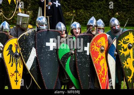 Normannen und Kreuzfahrer im 12. Jahrhundert historische Reenactment Event in Arundel Castle. Foto © Julia Claxton Stockfoto