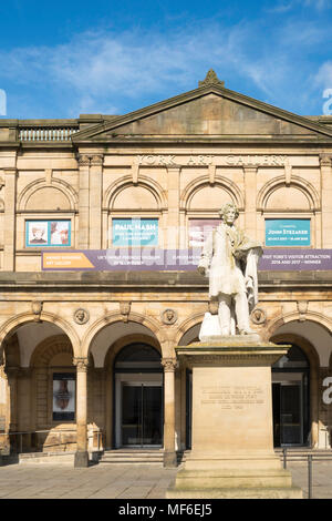 Statue des Künstlers William Etty außerhalb York Art Gallery, York, Yorkshire, England, Großbritannien Stockfoto