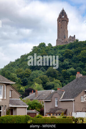 Die nationalen Wallace Monument auf dem Gipfel des Abbey Craig zum Gedenken an den 13. Jahrhundert schottischen Helden Sir William Wallace, Stirling, Schottland, UK Stockfoto