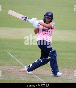 Middlesex Frauen Naomi Dattani bei Tag Match des MCC-Frauen auf dem Lord's Cricket Ground, London. Stockfoto