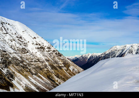 Schneebedeckte Berge der Pyrenäen im Süden Frankreichs Stockfoto