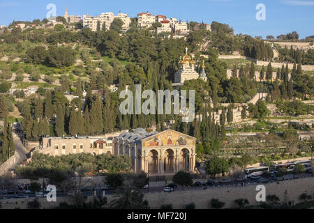 Israel, Jerusalem die Fassade der Kirche aller Nationen, auch die Kirche von der Qual oder die Basilika der Agonie bekannt, ist auf dem Berg von Oliv entfernt Stockfoto