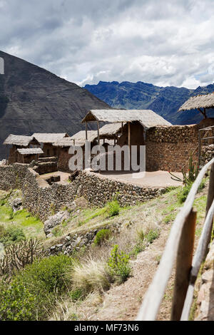 Blick auf den Inka Ruinen im Heiligen Tal bei Pisac, Peru Stockfoto