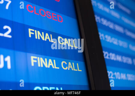 Flughafen Flug Zeitplan an Bord. selektive Fokus auf letzten Wort. Konzept Stockfoto