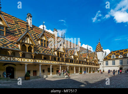 Hospice de Beaune sehr farbige und dekorative Dachziegel. Hotel Dieu. Beaune. Burgund. Cote D'Or, Frankreich Stockfoto